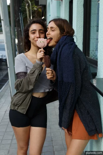 Emma Velazquez, Zoe Aguilar